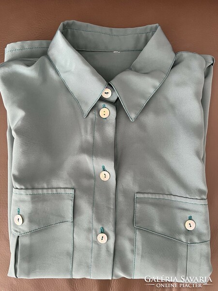 Quality Hungarian product green shirt with shell buttons
