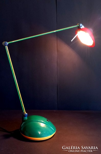 Ikonikus Memphis  color asztali lámpa  design Alkudható
