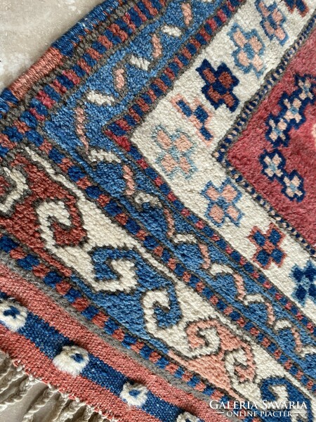 Török Bergama szőnyeg 105x54 cm