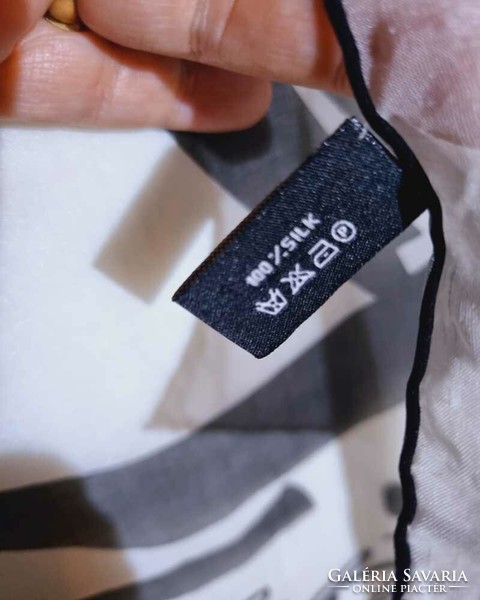 Chanel silk vintage women's scarf 130x130 cm. (4326)