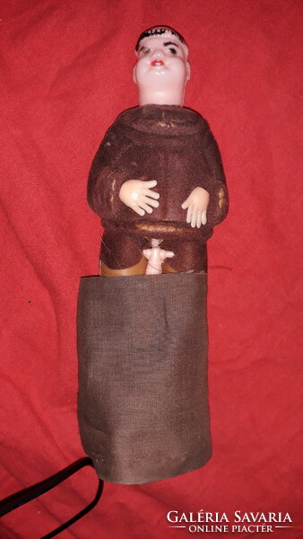Régi 1970-s évek RITKA figura MERRY MONK humoros pajzán szerzetes dobozával 20 cm a képek szerint