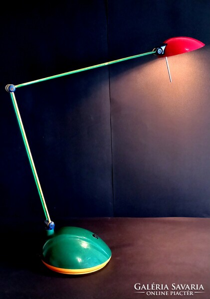 Ikonikus Memphis  color asztali lámpa  design Alkudható