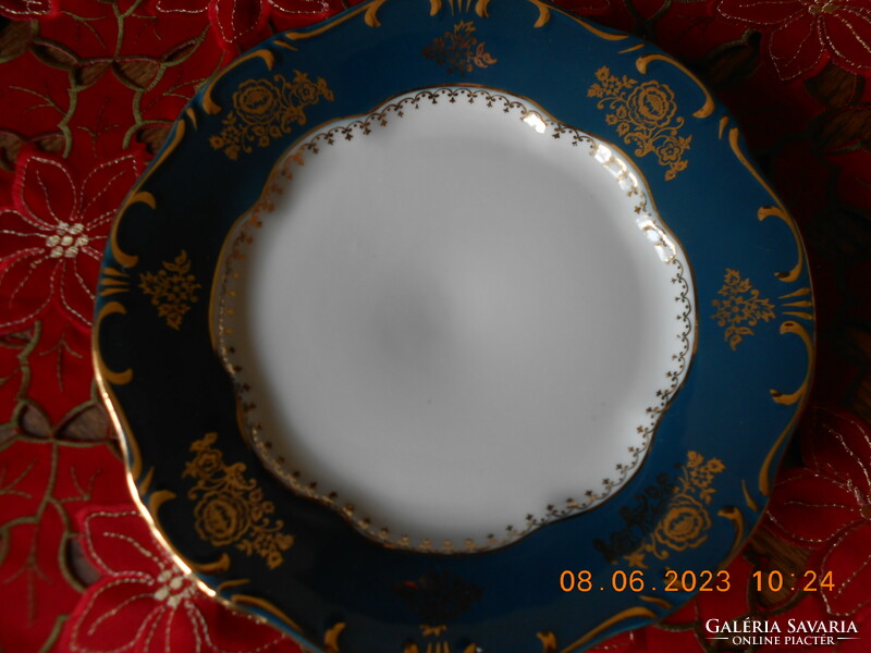 Zsolnay pompadour i flat plate, rare color