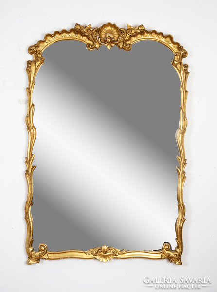 Gilded wood framed mirror decorated with a shell motif