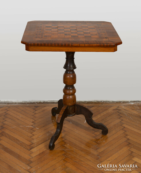 Biedermeier stílusú sakk asztal - intarziás díszítéssel