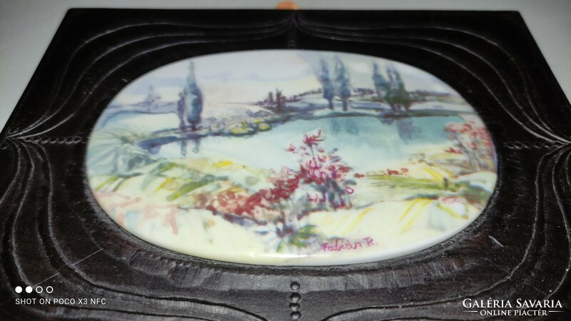 Fábián Rózsa hollóházi porcelán kép bőr keretben Tóparti dombok 5. jelzett eredeti falidísz