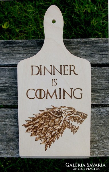 Cutting board with a Game of Thrones motif
