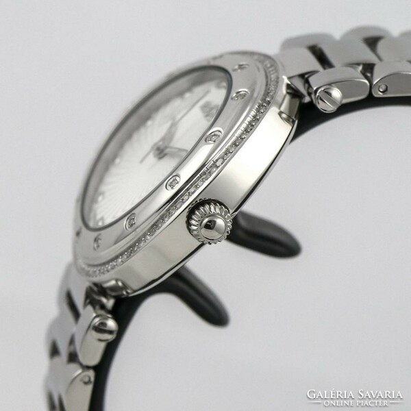Geovani egy gyönyörű és különleges svájci óra 102 db valódi fehér gyémánttal díszítve