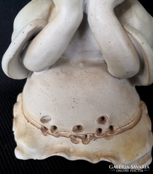 Dt/259 - éva orsolya kovács ceramicist - seated girl