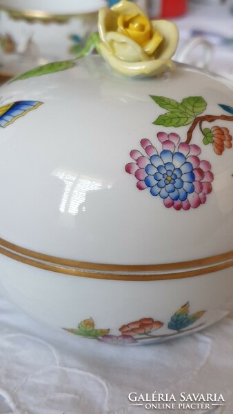 Beautiful bonbonier from Herend with Victoria pattern (sale)!