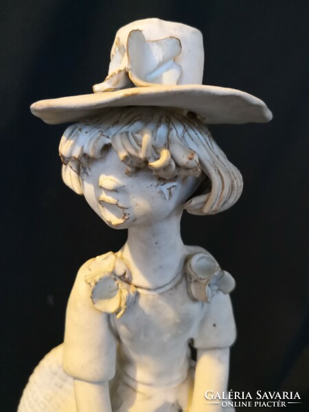 Dt/262 - éva kovács orsolya ceramicist - girl in a hat with a bouquet of flowers