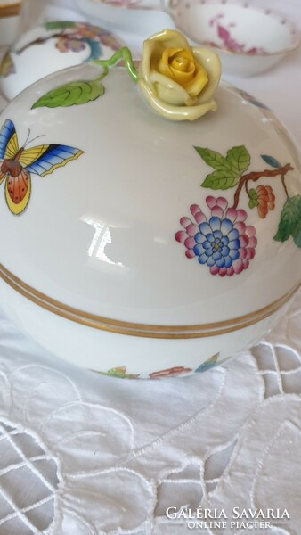 Beautiful bonbonier from Herend with Victoria pattern (sale)!