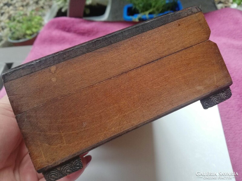 Díszes régi fa doboz
