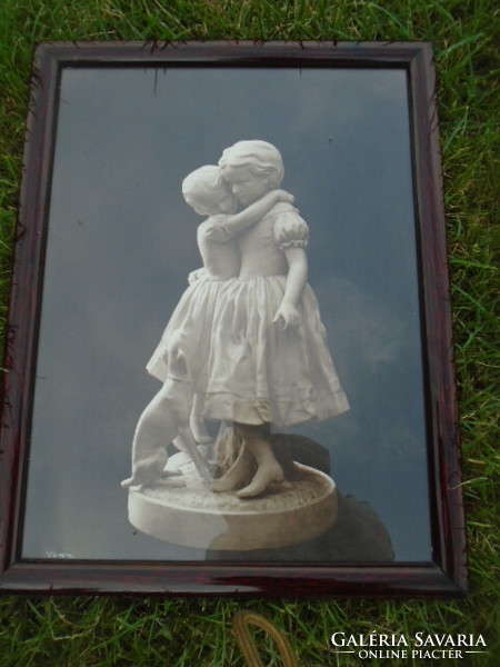 3 Figurative marble statue images from the xx.No. A masterpiece with ribbons in a solid wooden frame from the front