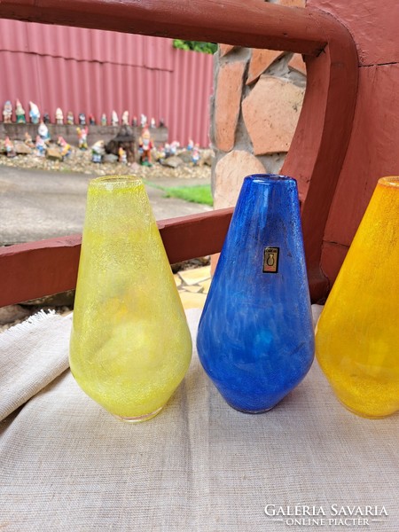 Sárga kék vázák  váza repesztett Gyönyörű  Fátyolüveg fátyol karcagi berekfürdői üveg