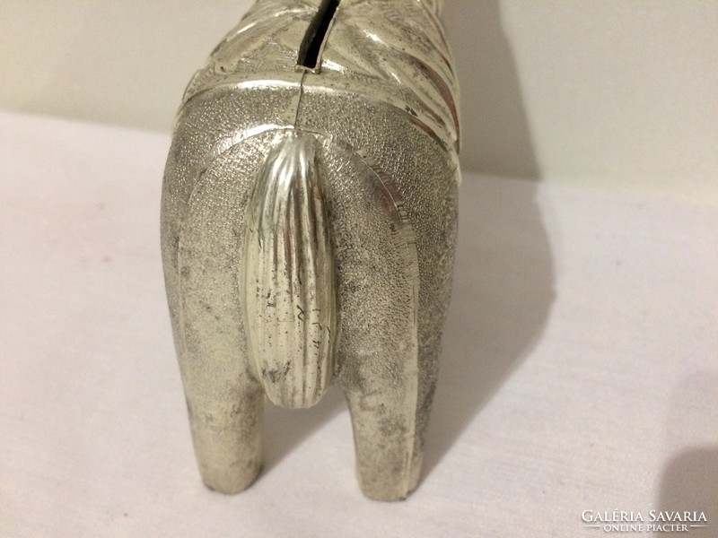 Metal bush-dala horse