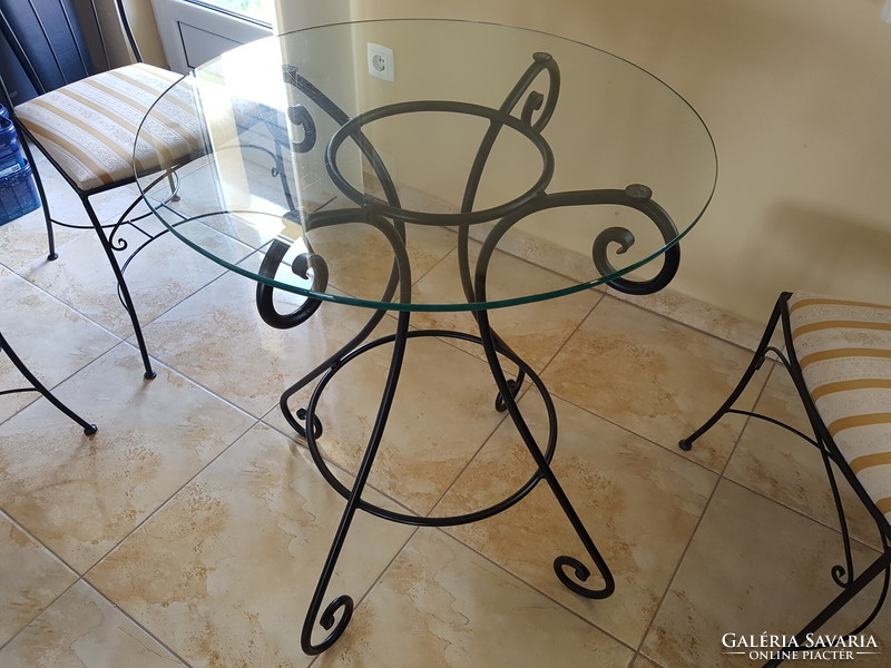 Wrought iron set of 4 chairs + table