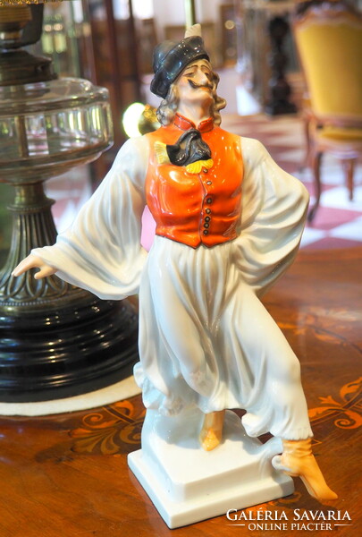 Táncoló paraszt - Herendi szobor
