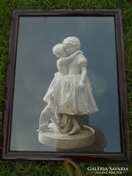 3 Figurative marble statue images from the xx.No. A masterpiece with ribbons in a solid wooden frame from the front
