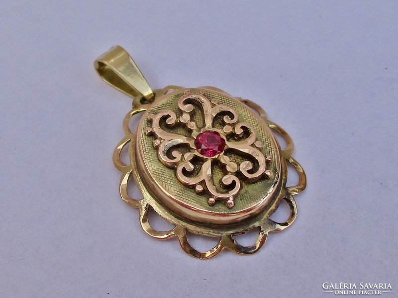 Very nice 14kt gold pendant with a tiny ruby stone