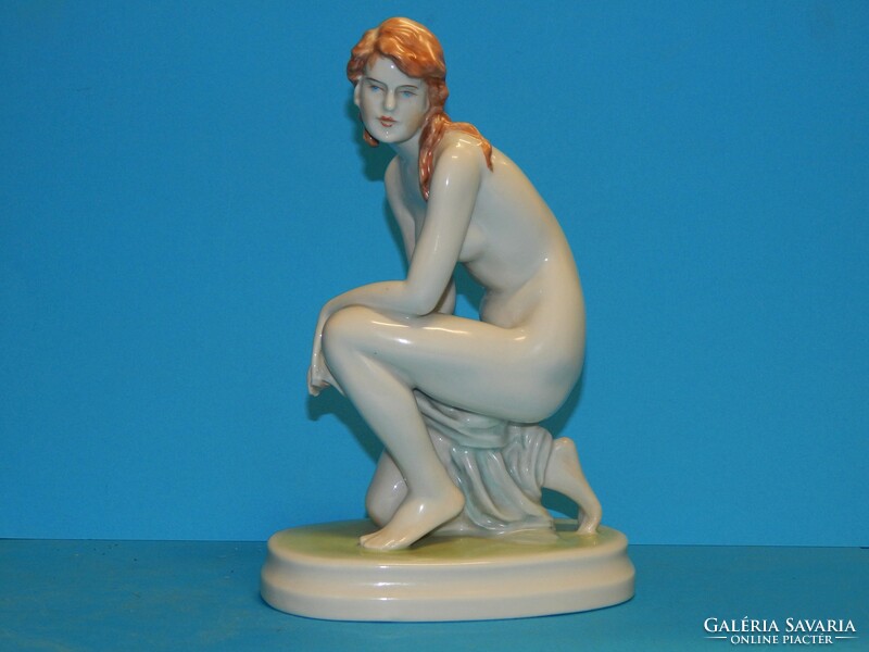 Flawless Zsolnay quality figurative porcelain