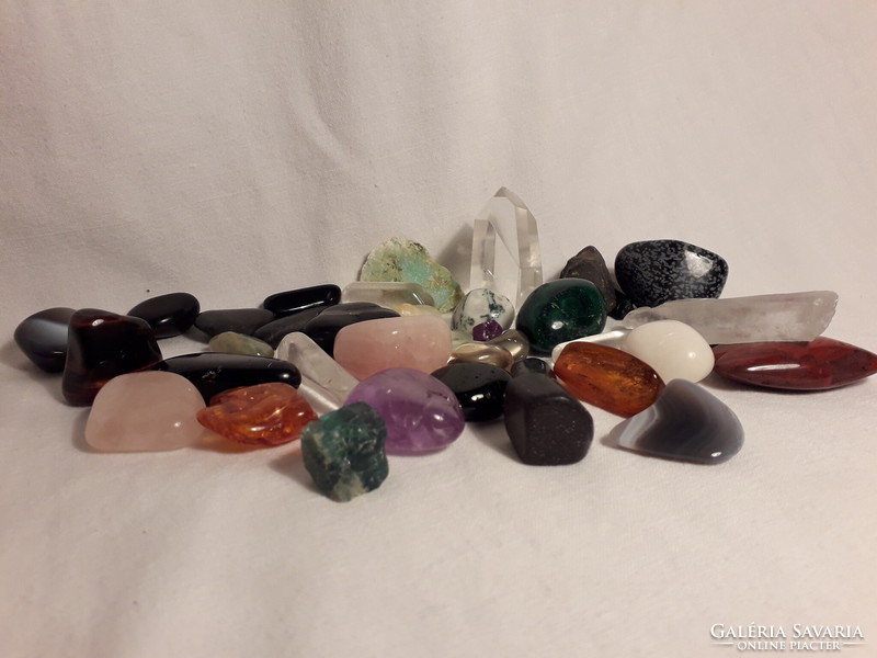 Best price 39 pieces of natural mineral stones including different amber mountain crystal etc.