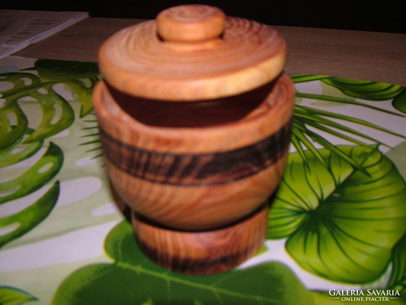 Jewelry jar with lid