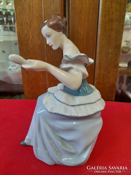 Royal dux lady porcelain figure with mirror. 15.5 Cm.