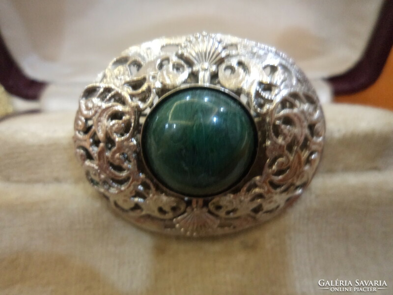 Filigree brooch beautiful flawless green stone