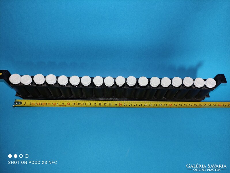 ÁRESŐ!! CHINOIN új állapotú gyógyszeres üveg jelzett gumi kupakkal tároló tartóban 108 db-os készlet