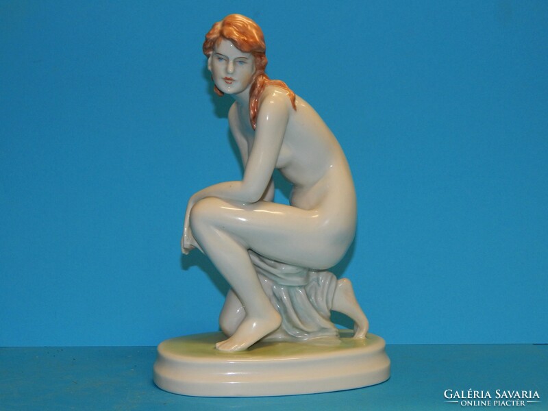 Flawless Zsolnay quality figurative porcelain