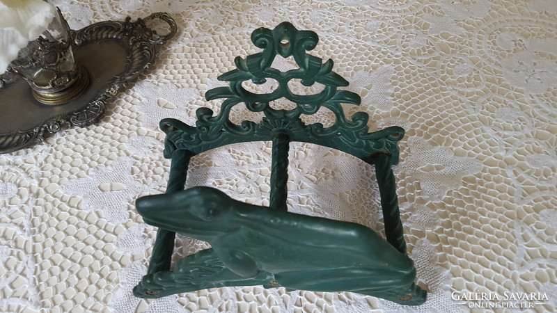 Decorative cast iron, garden sprinkler hose holder, slag holder
