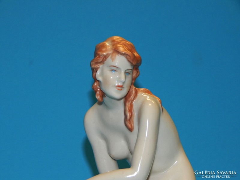 Flawless Zsolnay quality figurative porcelain