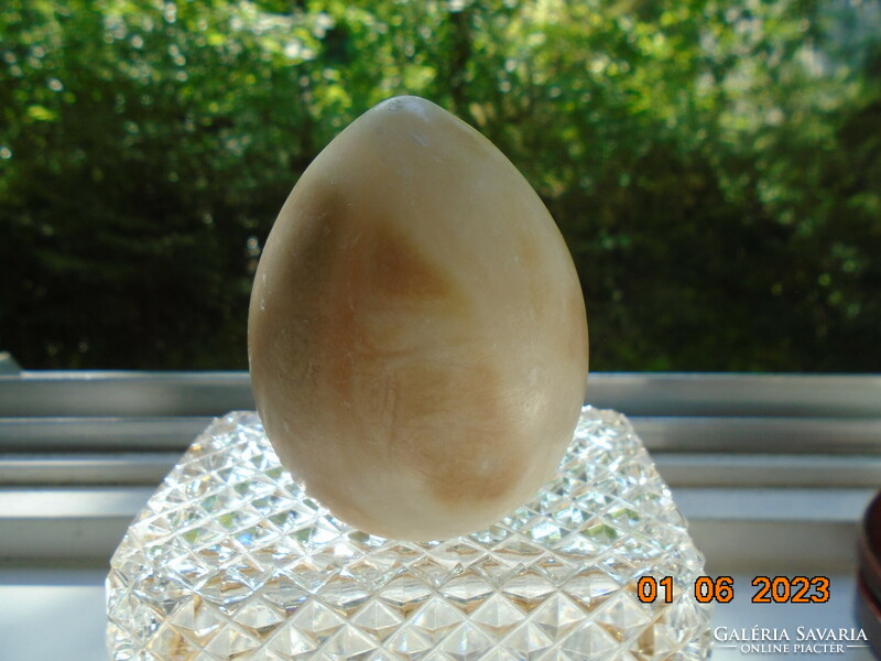 Polished onyx egg