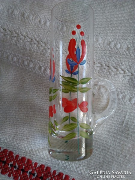 Üveg pálinka kóstoló pohár fogóval kézzel festett magyaros mintával, együtt!