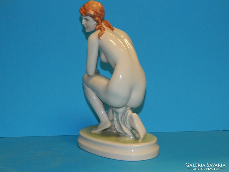 Flawless Zsolnay quality figurative porcelain