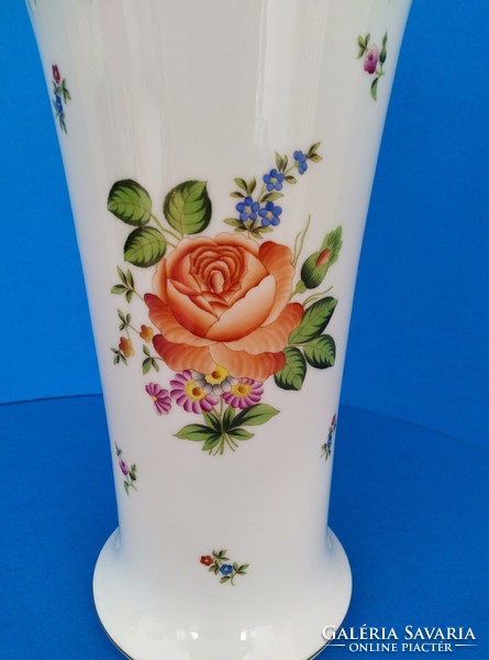 Herend porcelain teardrop vase with Viennese rose pattern