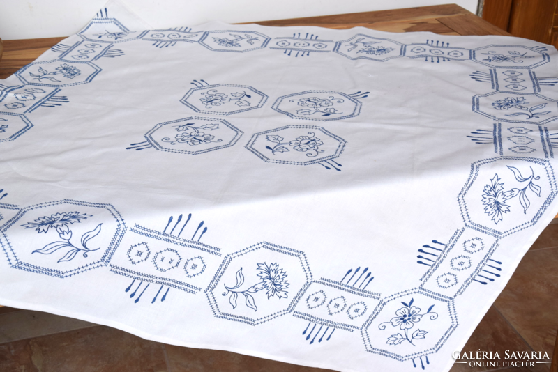 Antik Régi Népi Hagyományőrző Nagy Len Vászon terítő asztalterítő abrosz kézzel hímzett 115 x 115