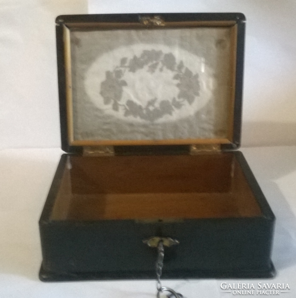 Antique lockable wooden chest with Goblein insert