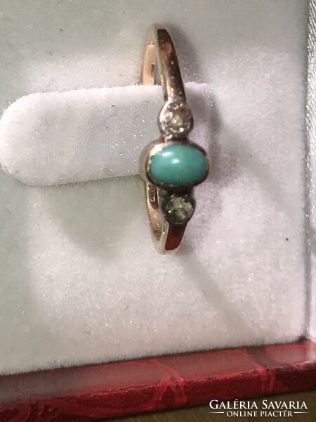 Antique, yellow gold ring with tiny brils and turquoise