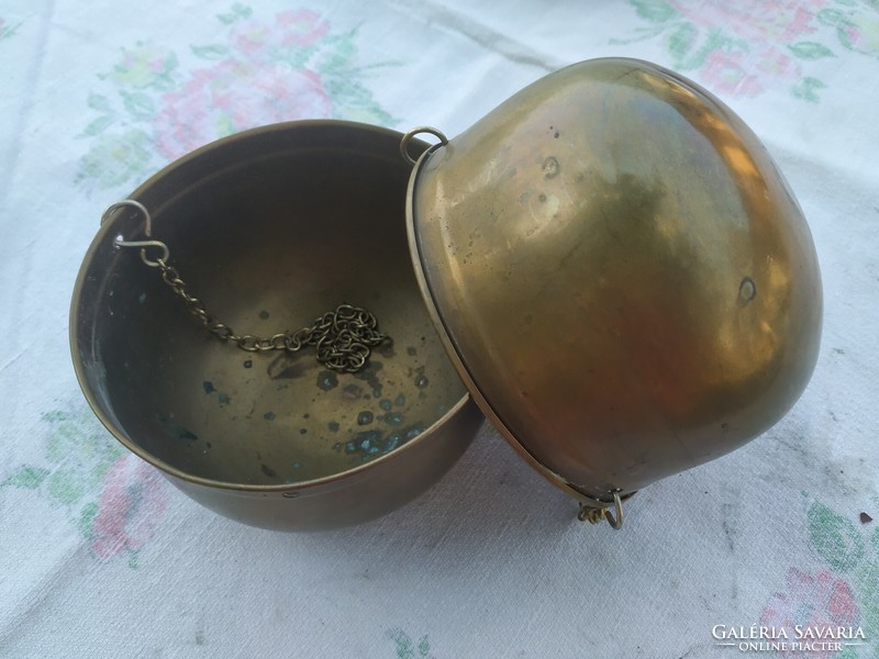 Antique copper flower stand with 2 hanging baskets for sale! 12 X 7 cm small!!