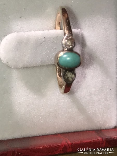 Antique, yellow gold ring with tiny brils and turquoise