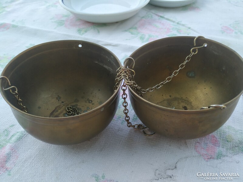 Antique copper flower stand with 2 hanging baskets for sale! 12 X 7 cm small!!