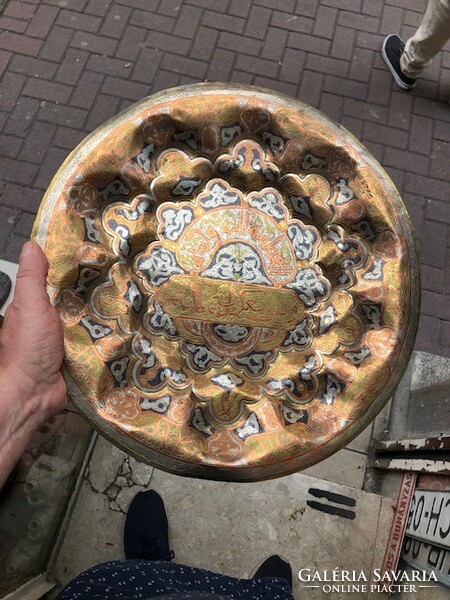 Közel-keleti réz festett disztál, XIX. századi, 42 cm-es.