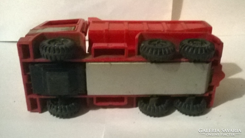 Retro plastic truck (traffic goods)