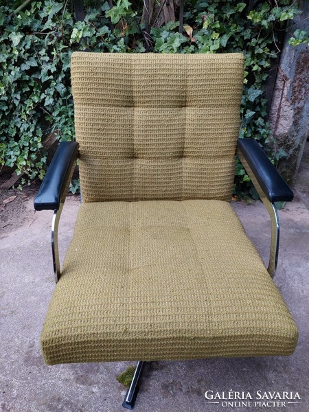 Retro upholstered, metal frame, swivel armchair
