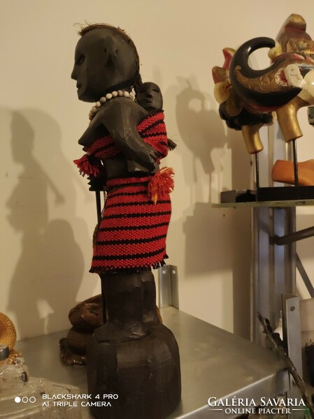 Afrikai törzsi faszobor (anya gyermekével)