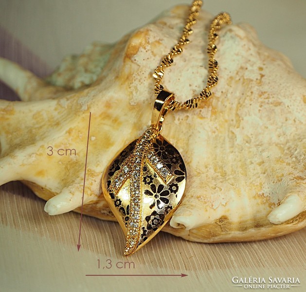 Gold-colored (goldfilled) pendant in the shape of a leaf