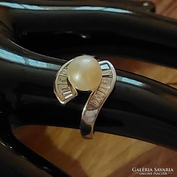 Csodás ezüst gyűrű valódi gyönggyel és cirkónia kövekkel