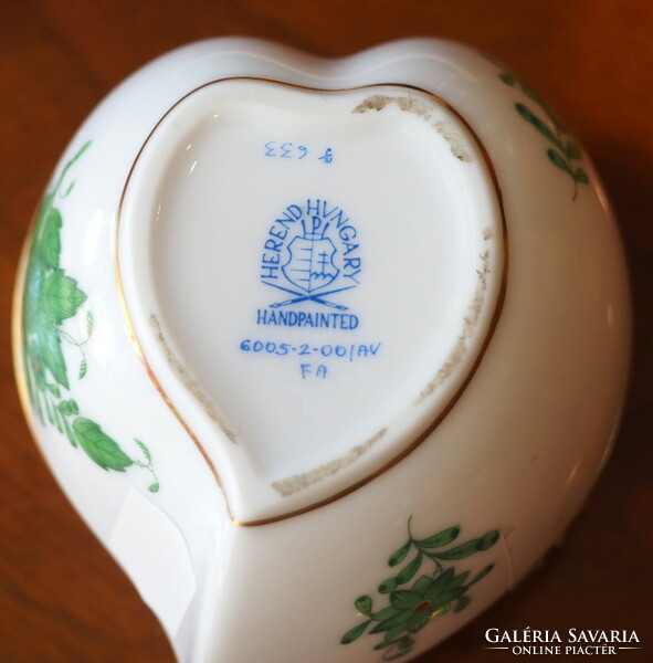 Herend small heart-shaped bonbonnier with green Apponyi pattern